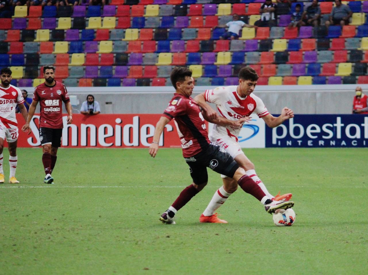 Unión jugó mal, cayó en Santiago y ahora depende de otros resultados