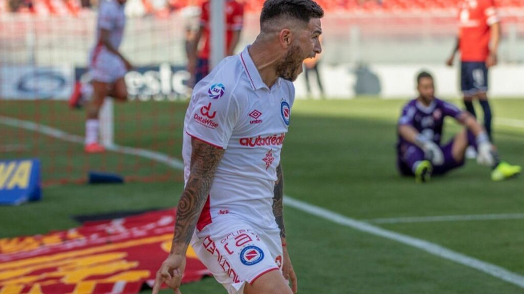 ¿Falcioni y Domínguez se disputan un jugador en este mercado de pases?
