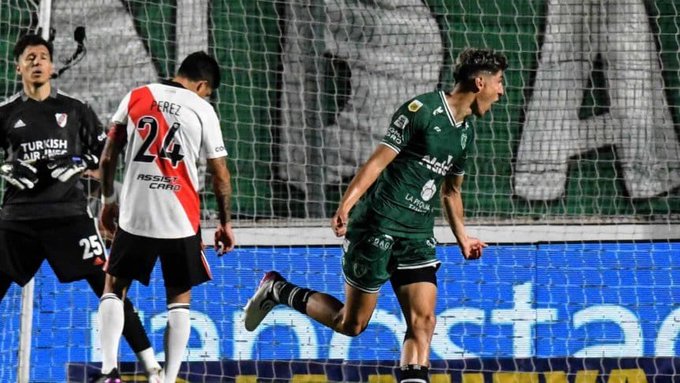 A Colón le surgió un duro competidor por el carrilero que había anotado Sciacqua