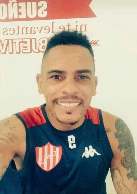El Loco Alvez ya se prueba la Rojiblanca