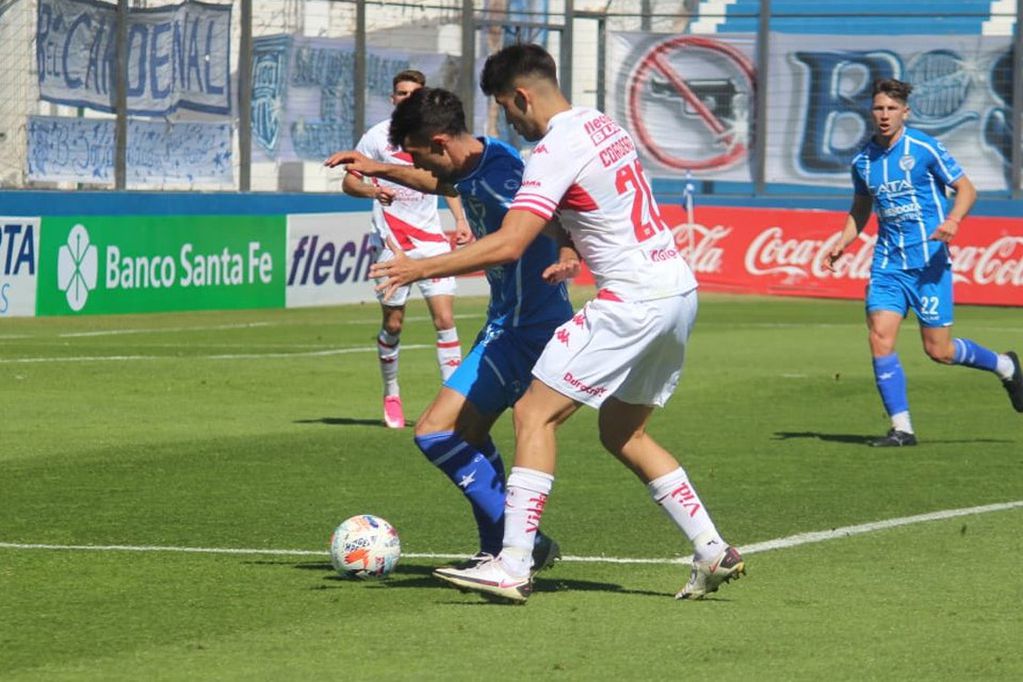 Unión se desprende de otro delantero