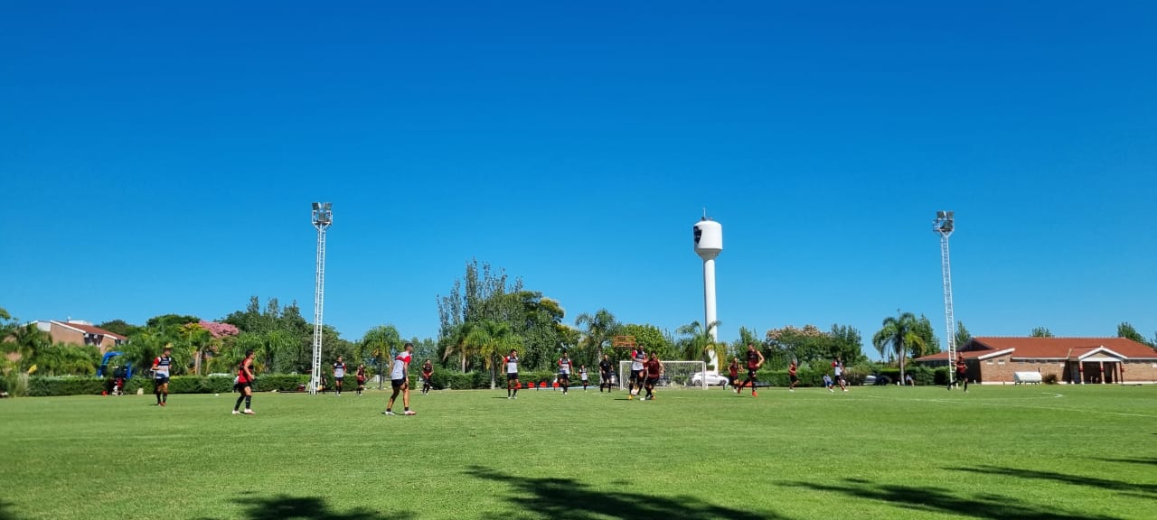 Colón y Patronato igualaron en el amistoso entre equipos titulares