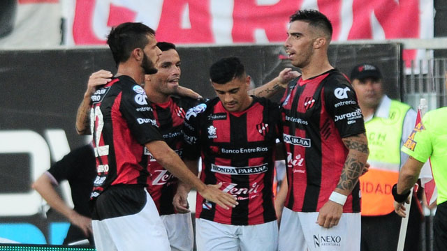 ¿Quién es el delantero internacional que busca Colón?