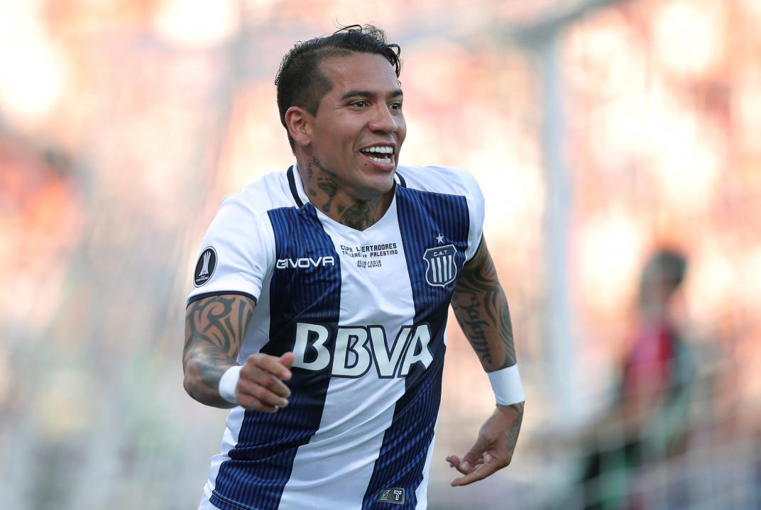 Como hace un año, vuelve a sonar: ¿Colón se anota por Dayro?