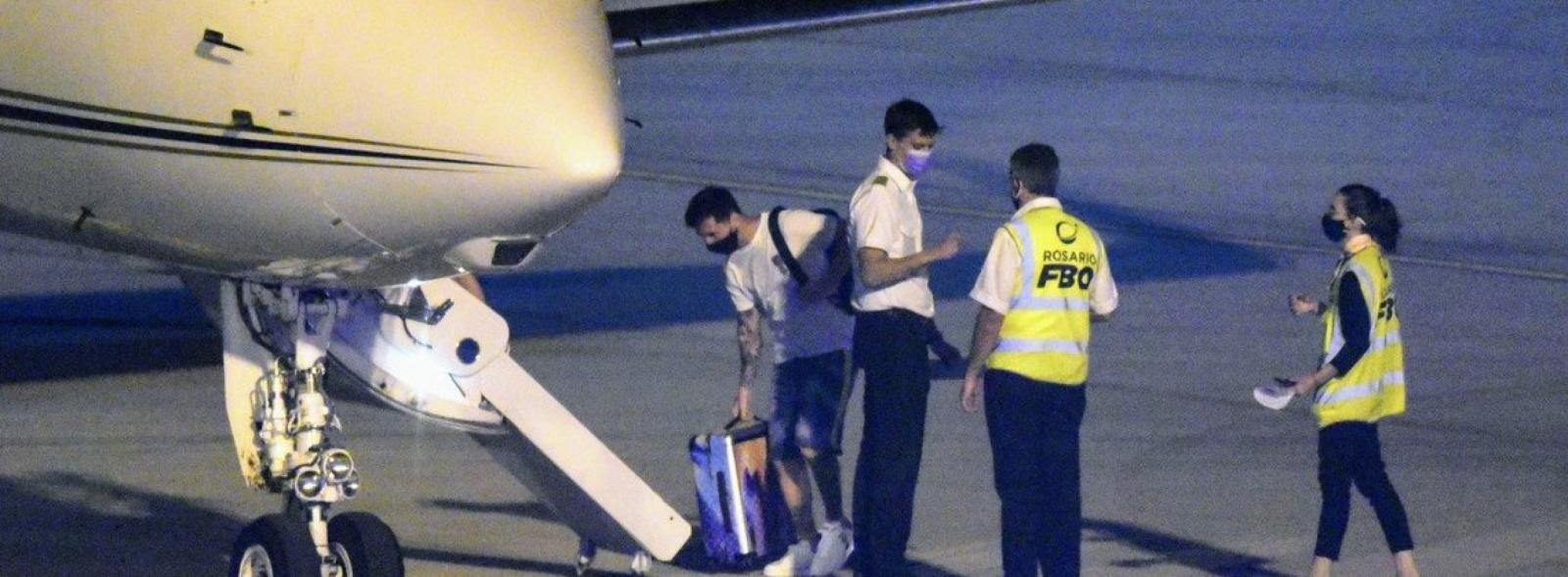 Messi partió de Rosario rumbo a París