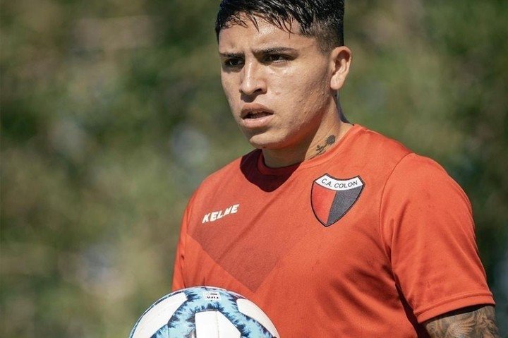 Farías volvió a Santa Fe y fue contundente: «Quiero jugar la triple competencia con Colón»
