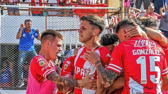 Mientras espera definición por su futuro, Roldán continúa marginado en Boca