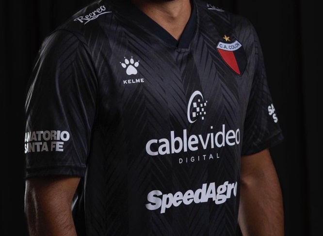 Wanchope presentó la nueva pilcha Sabalera