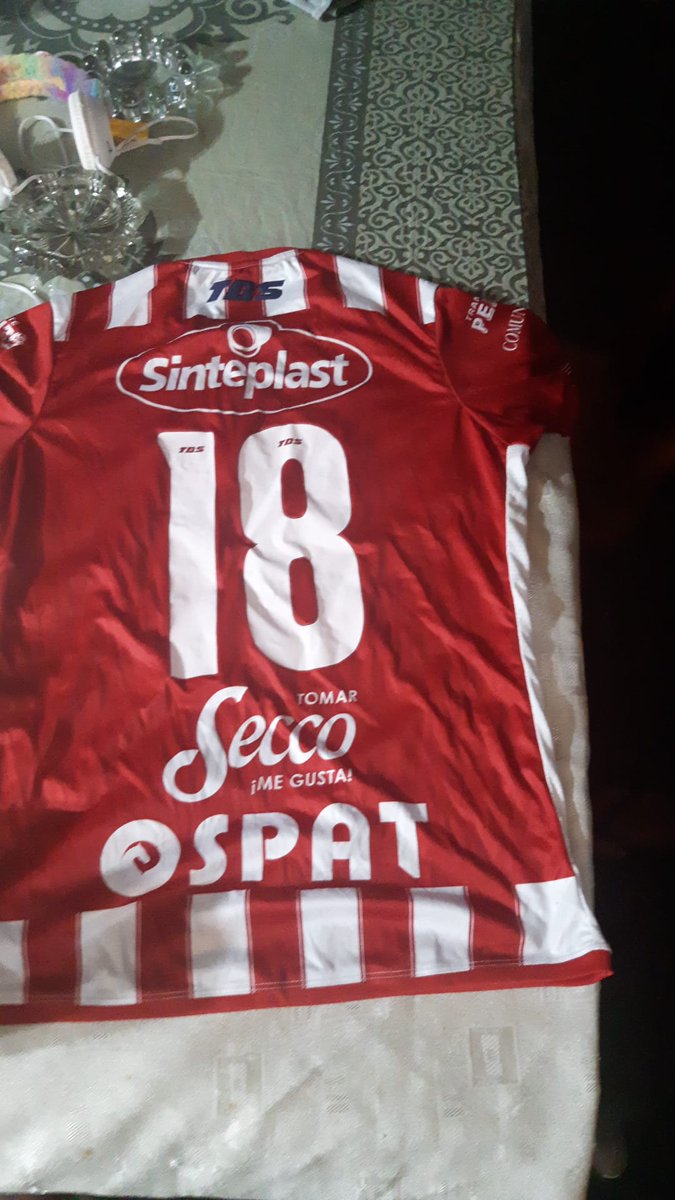 Duro momento económico: Un ex jugador puso a la venta una camiseta de Unión que le regaló Gamba