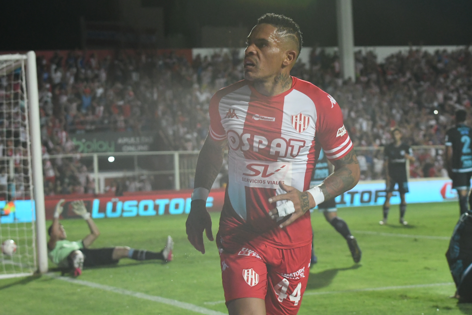 Enganche, media vuelta, derechazo y golazo: el hincha de Unión comienza a querer al Loco Álvez