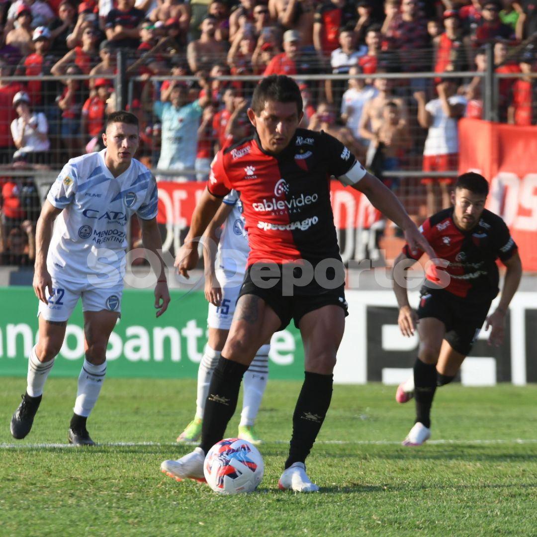 La calidad del Pulga está intacta: Corner «tres dedos», penal sutil y triunfo Sabalero
