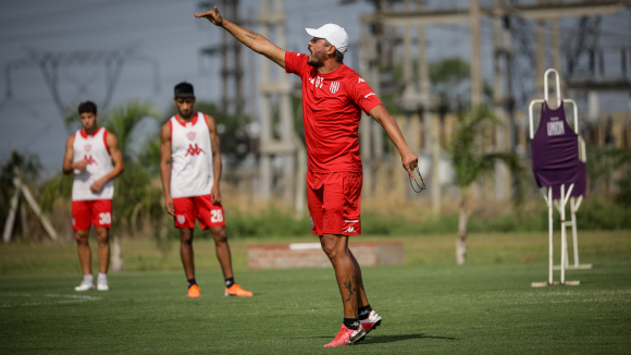 Su mensaje al plantel, la alegría por el lugar donde está y «la energía» que recibe del hincha: Munúa, en profundidad