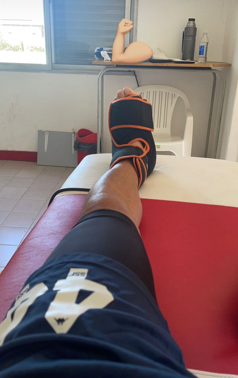 El Loco Alvez y una foto que muestra por qué no jugó el clásico