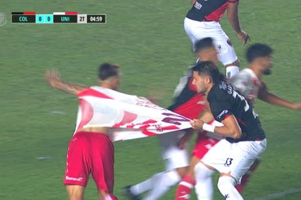 Polémica I: Para Calderón «fue un penal claro» y para Garcés «fue afuera del área»