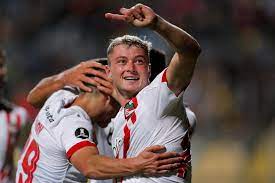 Estudiantes venció a Everton en Chile y quedó a un paso de la fase de grupos