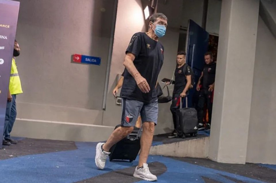 Falcioni: «Generamos las mejores situaciones y convertimos a su arquero en figura»