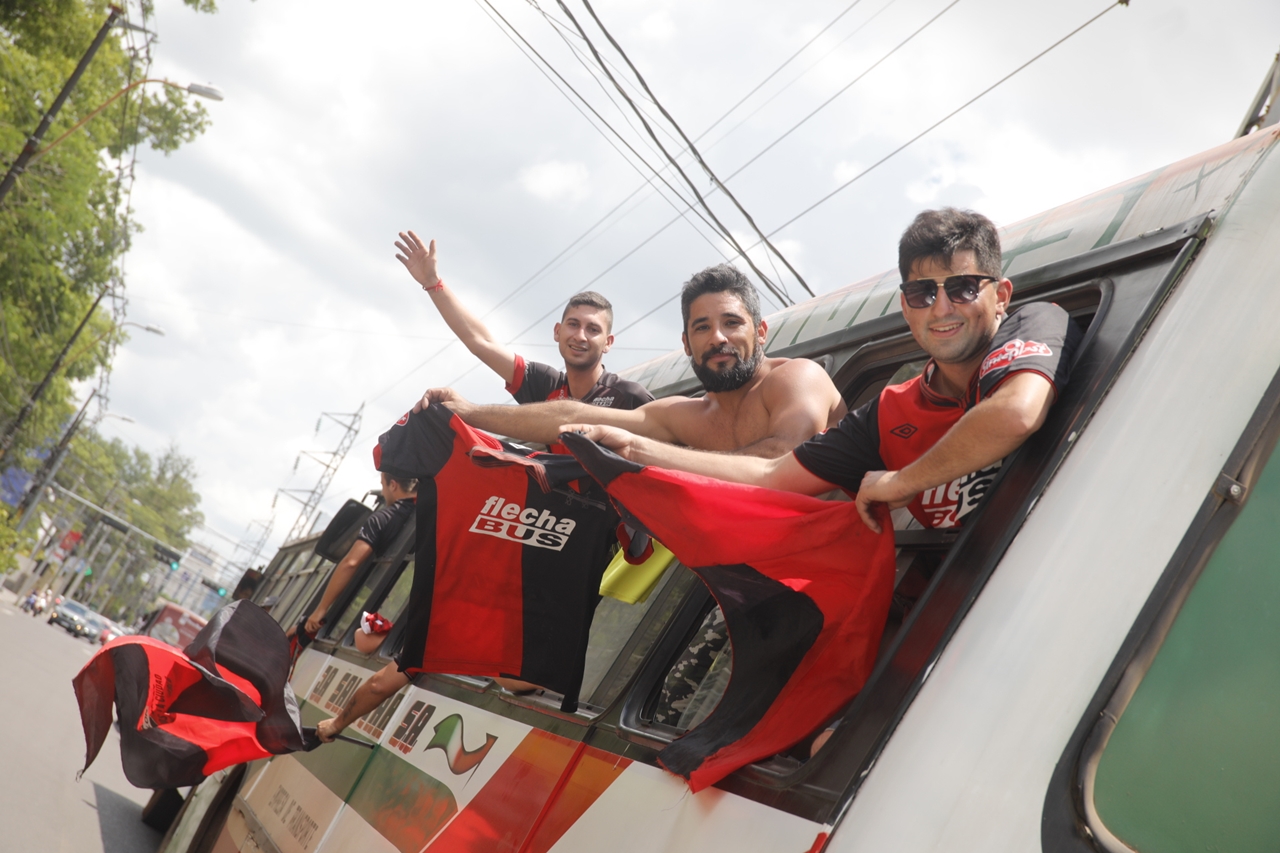Se analizan pro y contras para que Colón lleve visitantes a Lanús