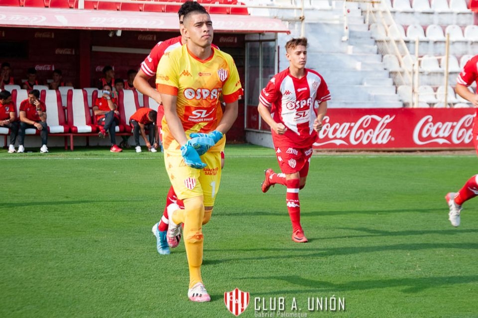 En unos meses, pasó de ser quinto arquero a ocupar un lugar en el banco de suplentes de Unión