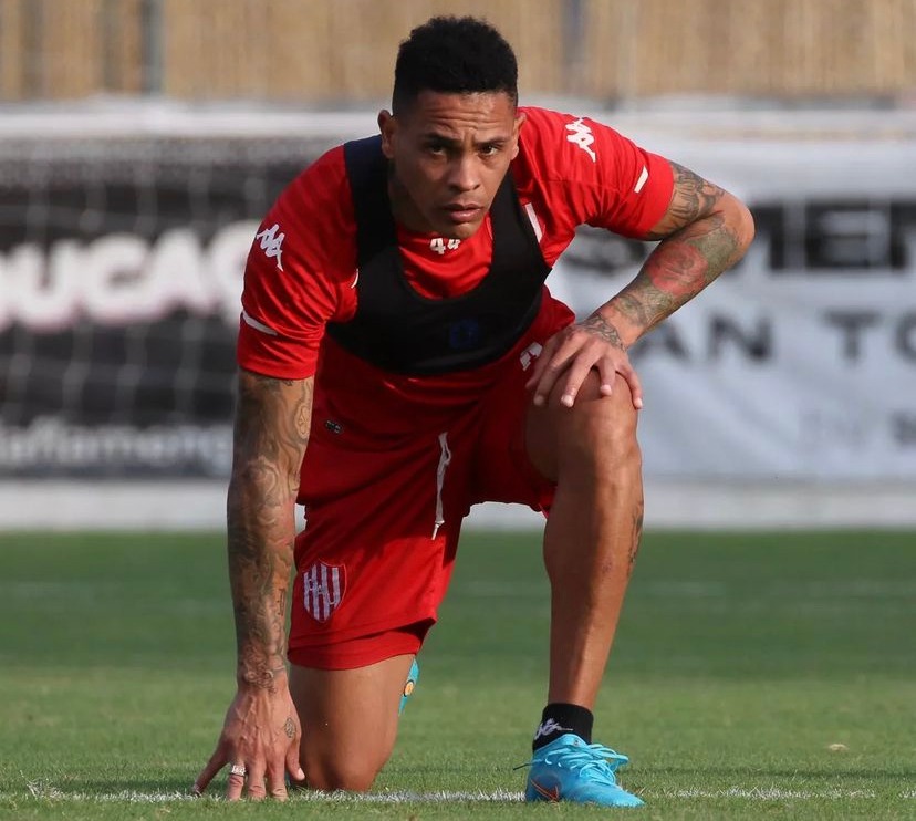 Juega Alvez: en Brasil recuerdan cuando estuvo cerca de jugar en Fluminense