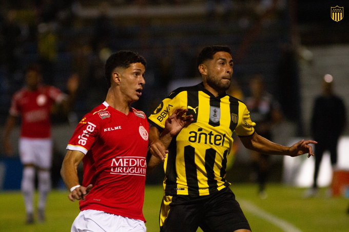 Antes de venir a Santa Fe, Peñarol empató por el Torneo Uruguayo