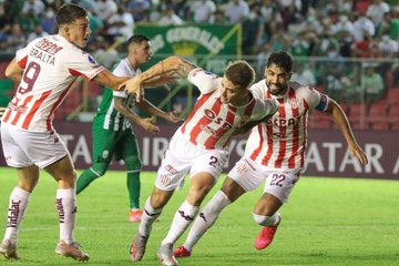 Un jugador de Unión, en el once ideal de la última fecha de la Copa Sudamericana