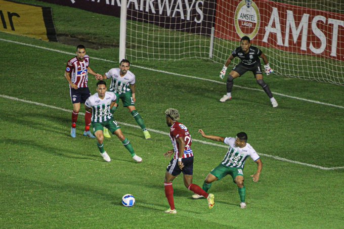 Junior ganó en Bolivia y relegó a Unión a la segunda ubicación