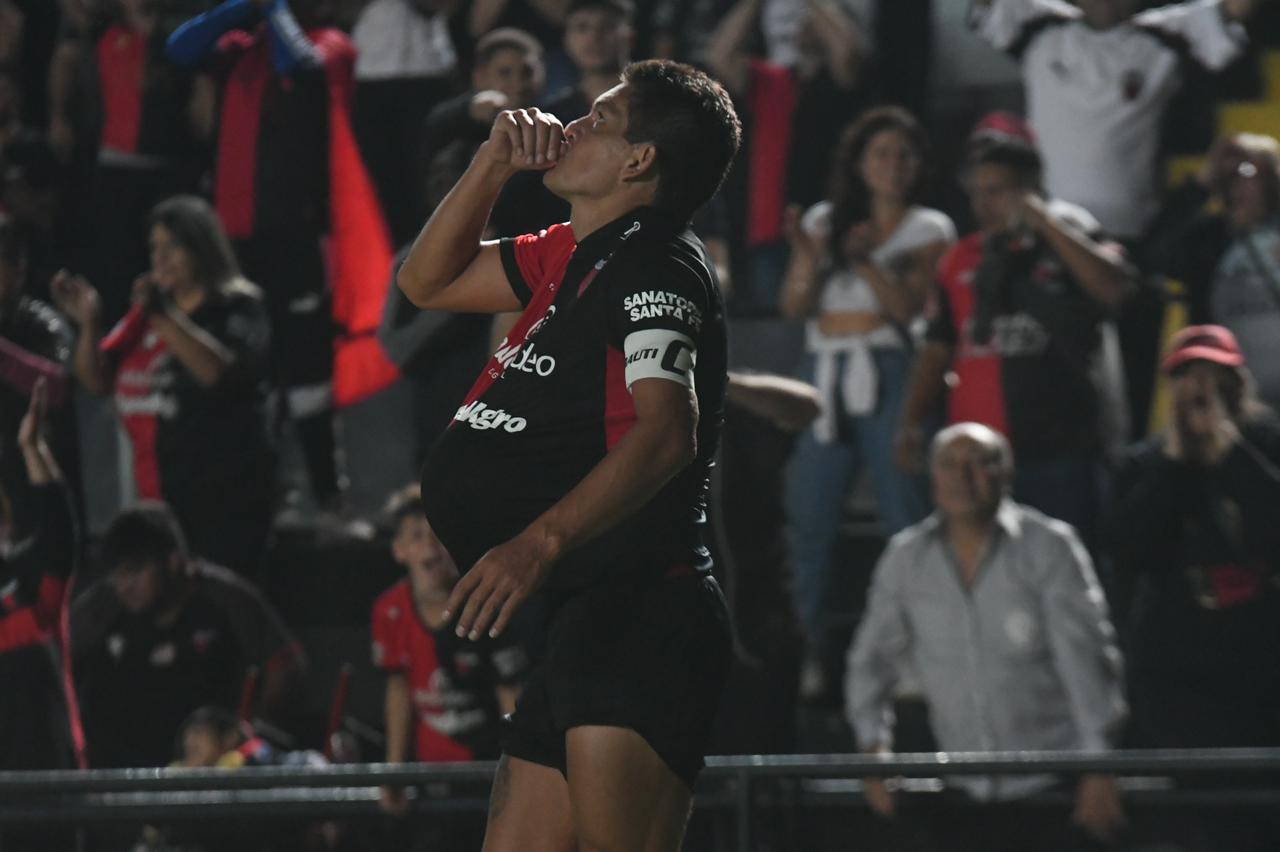Enterate por qué los goles del Pulga y Farías quedaron en la historia de Colón