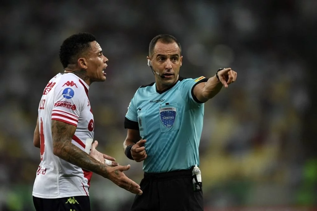 ¿Qué cobró?: Por qué el árbitro anuló el gol de Álvez