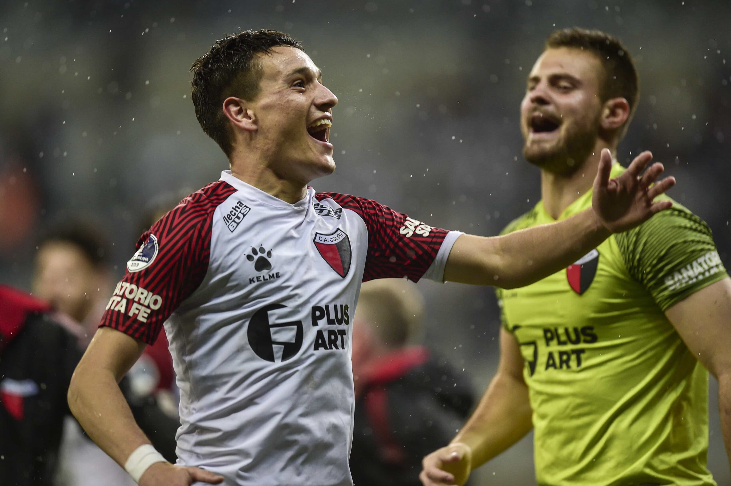 Fue finalista copero con Colón, es figura en su equipo y podría quedar libre