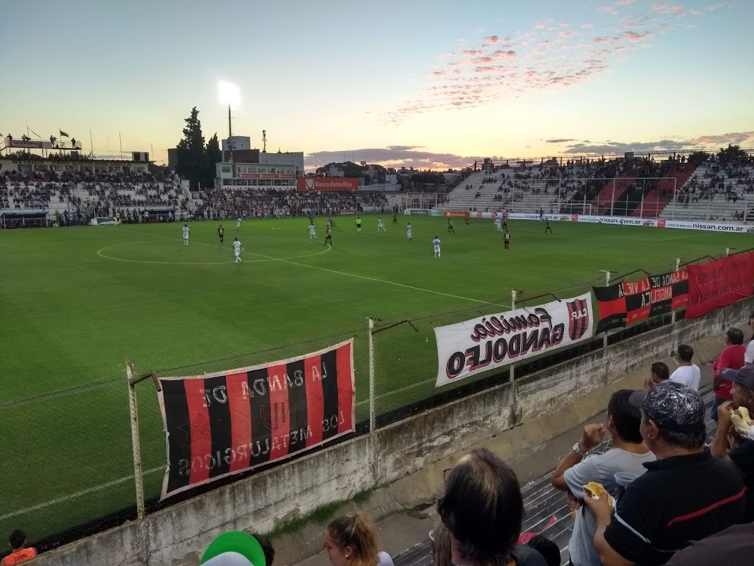 Unión enfrenta a Patronato en Paraná