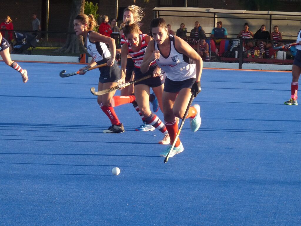 La Salle y CRAI no aflojan en el torneo Dos Orillas de Hockey Femenino