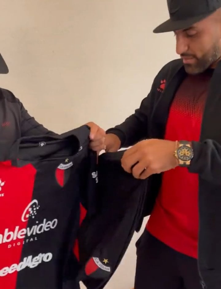 Una visita especial y la camiseta de Wanchope de regalo