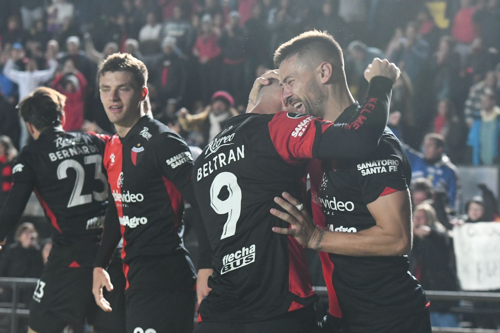 Colón, el tercer equipo argentino en llegar a 8vos