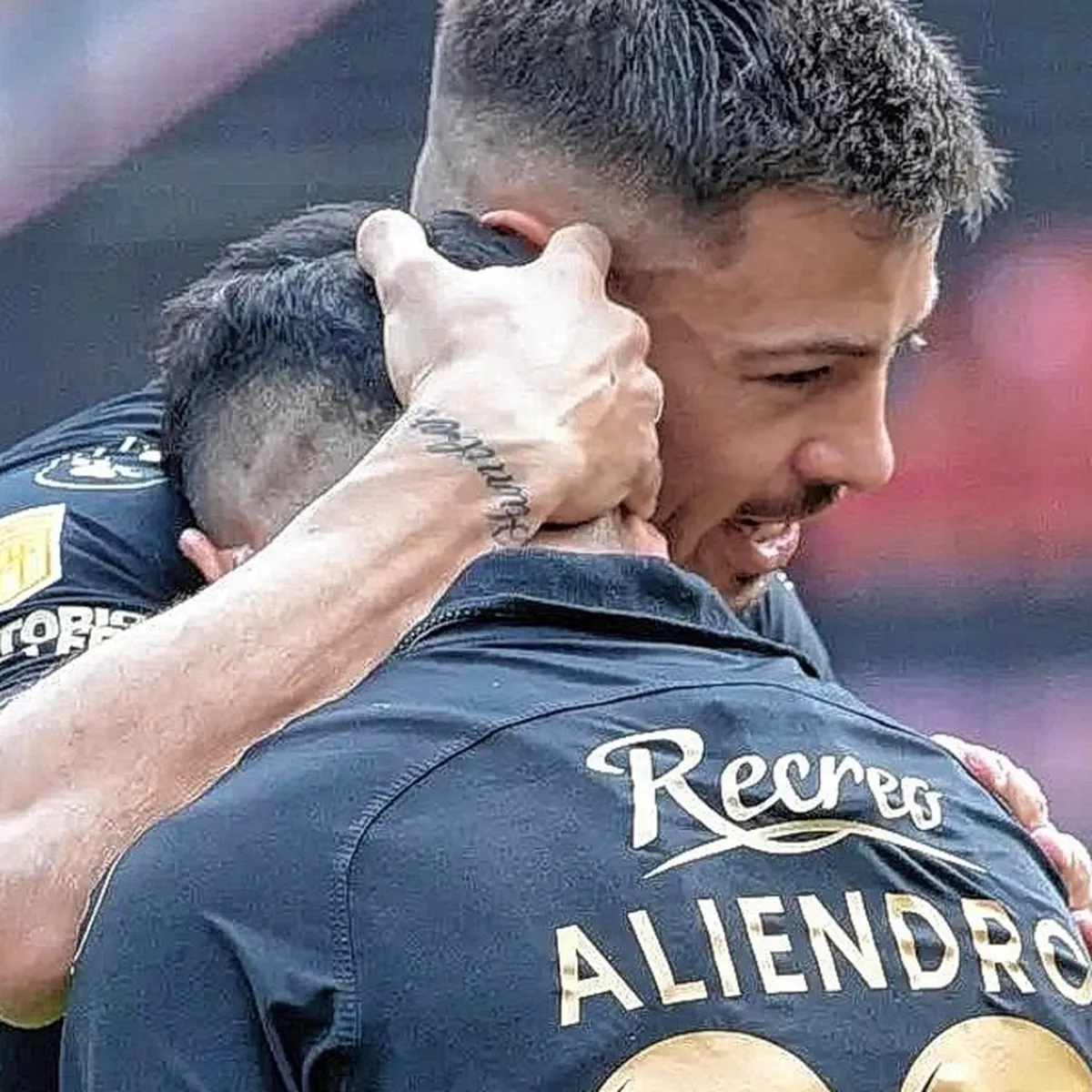 En Buenos Aires aseguran que Riquelme se lleva a una de las grandes figuras de Colón?