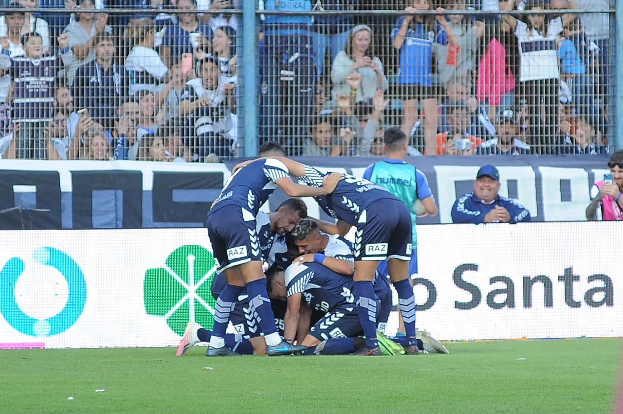 Gimnasia hizo los deberes, pero no le alcanzó para clasificar