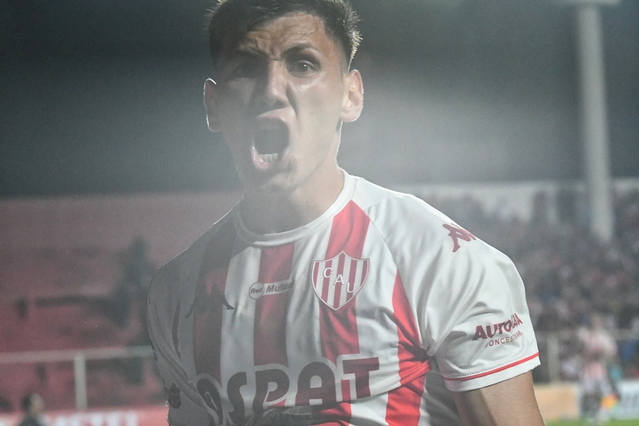 Unión derrotó a Oriente Petrolero y manda en soledad a dos fechas del final