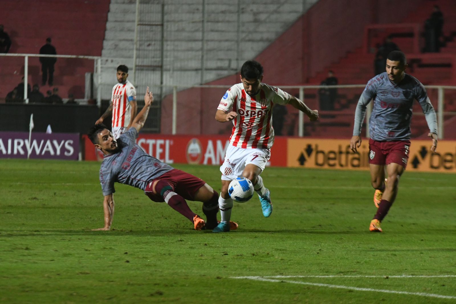 Unión empató con el Flu y tendrá que ir a ganar a Colombia para clasificar