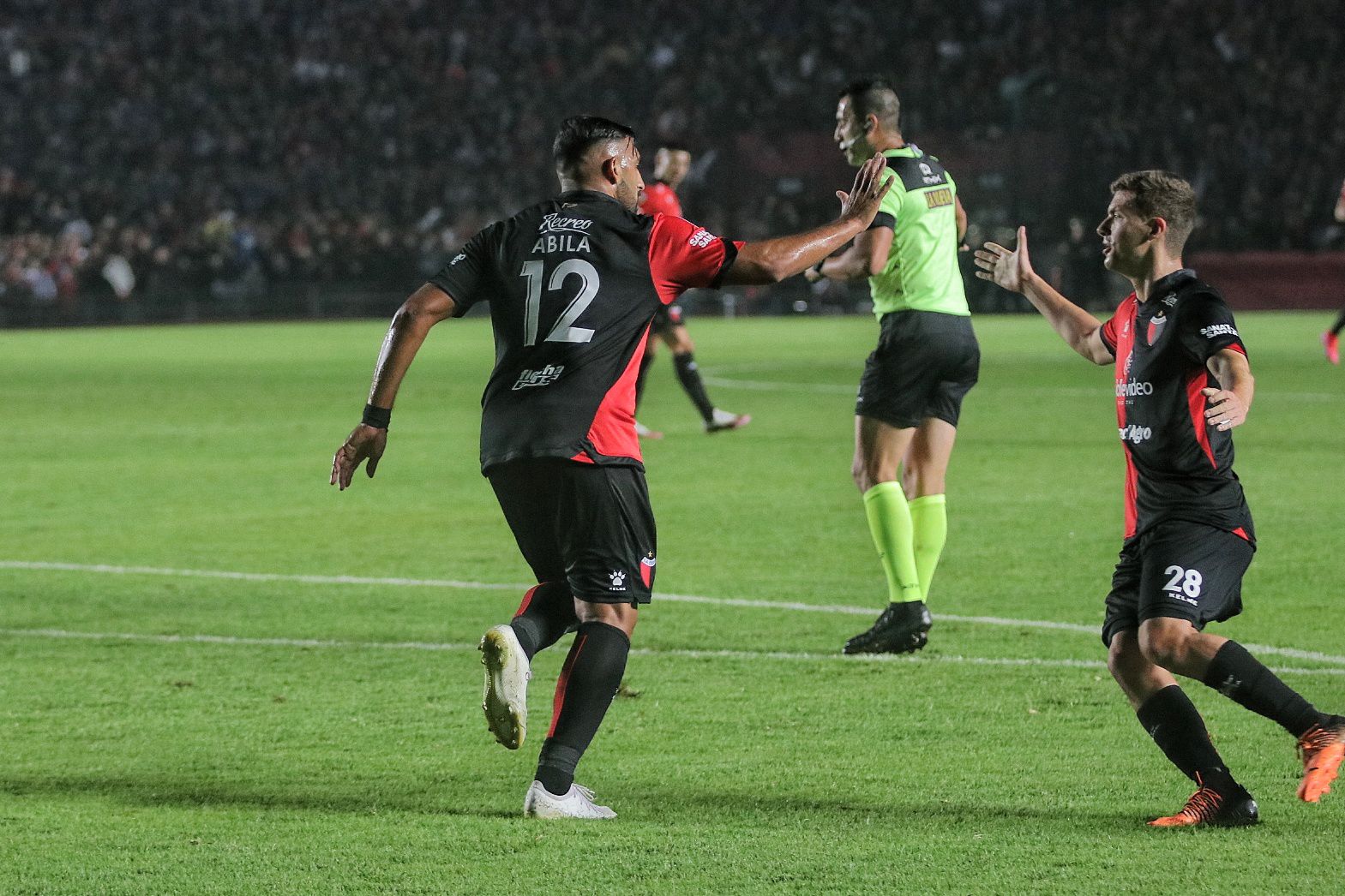 Final PT: Colón está perdiendo ante Vélez y otra vez el VAR le anuló un gol a Abila