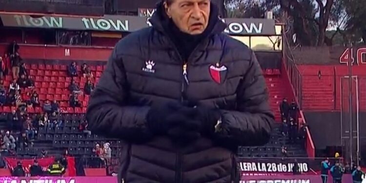 Falcioni: «Me voy preocupado, estamos con muchas incertidumbres»