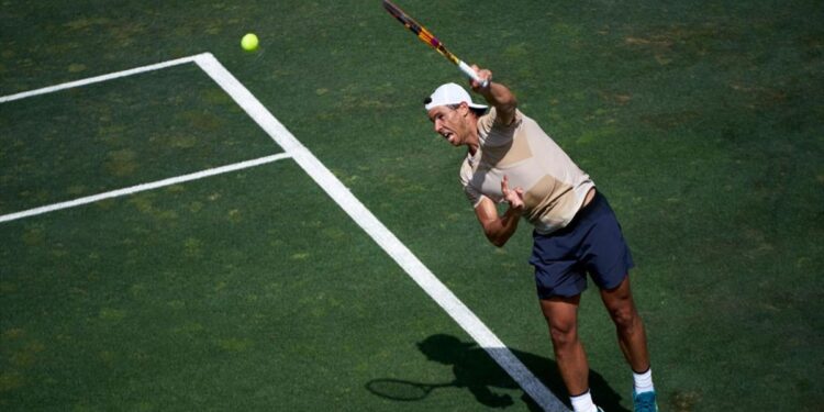En la previa de Wimbledon, Nadal ganó su primer partido en la exhibición de Hurlingham