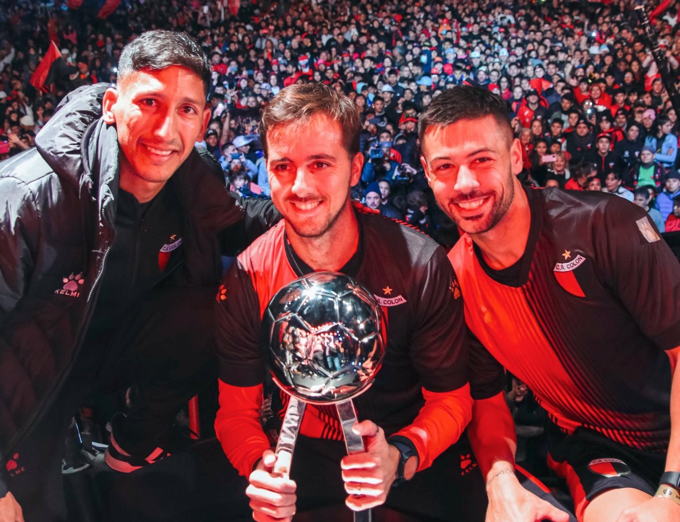 Las postales del festejo de los jugadores campeones de Colón