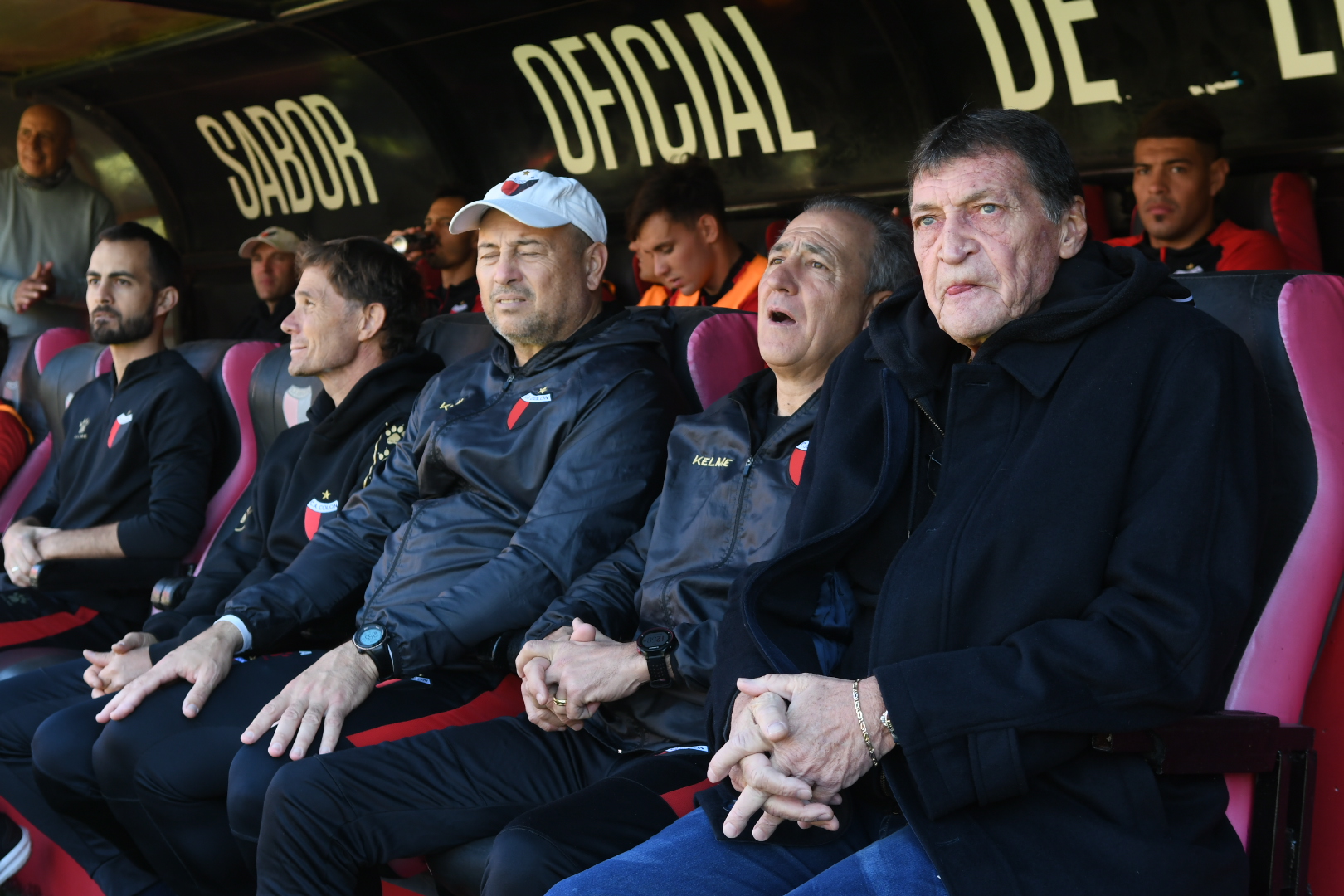 Falcioni: «El penal no fue, la pelota pega accidentalmente en la mano»