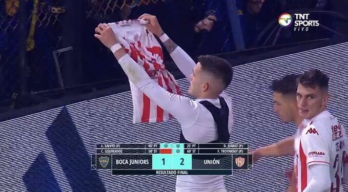 El «Pocho» festejó como Messi y los memes no tardaron en llegar