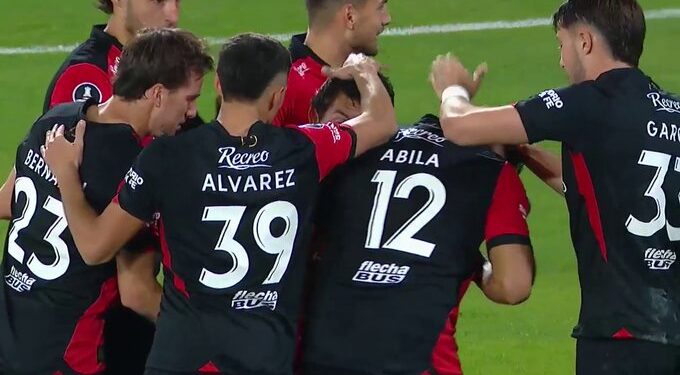 A Colón se le escurrió el triunfo en el final, pero se trajo un valioso empate de Córdoba
