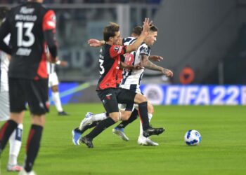 A Colón se le escurrió el triunfo en el final, pero se trajo un valioso empate de Córdoba