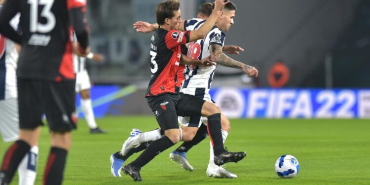 A Colón se le escurrió el triunfo en el final, pero se trajo un valioso empate de Córdoba