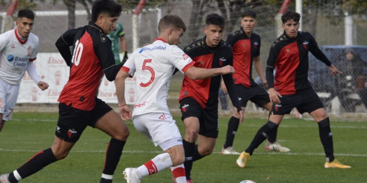 Reserva: A Colón se lo volvieron a empatar sobre la hora