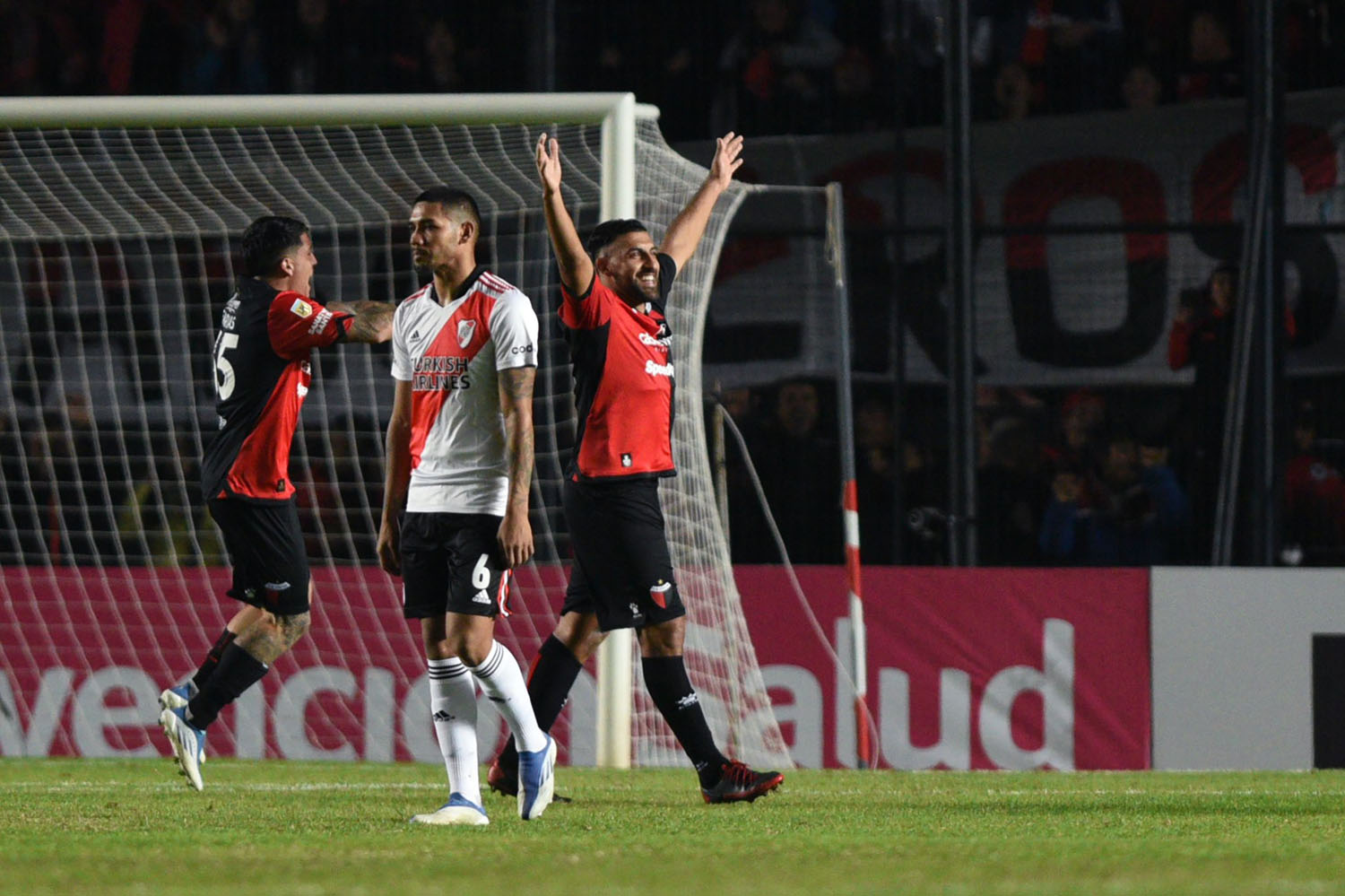 Wanchope presenta una molestia y es duda para visitar a Lanús