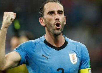 Con un video de Bizarrap, Vélez confirmó la llegada de Diego Godín
