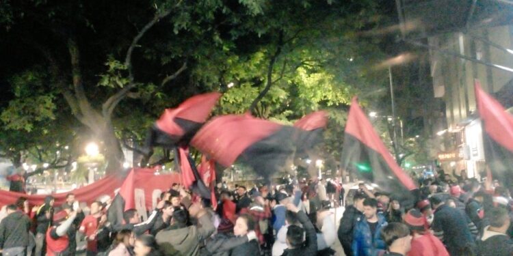 Córdoba se tiñó de roja y negra en la previa del duelo de este miércoles